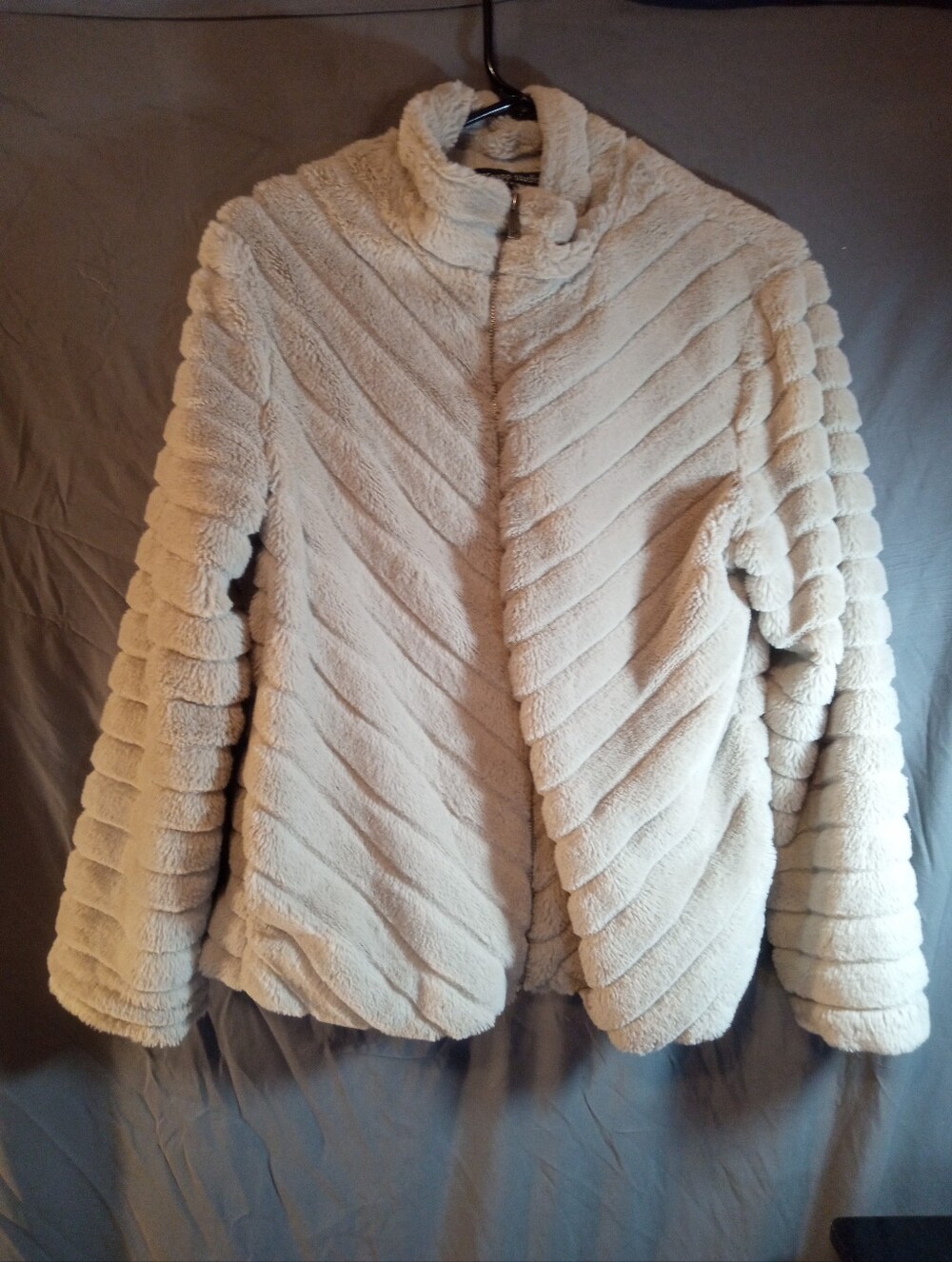 Knapp Studio Women's Grey Faux Fur Zip-Front Jacket